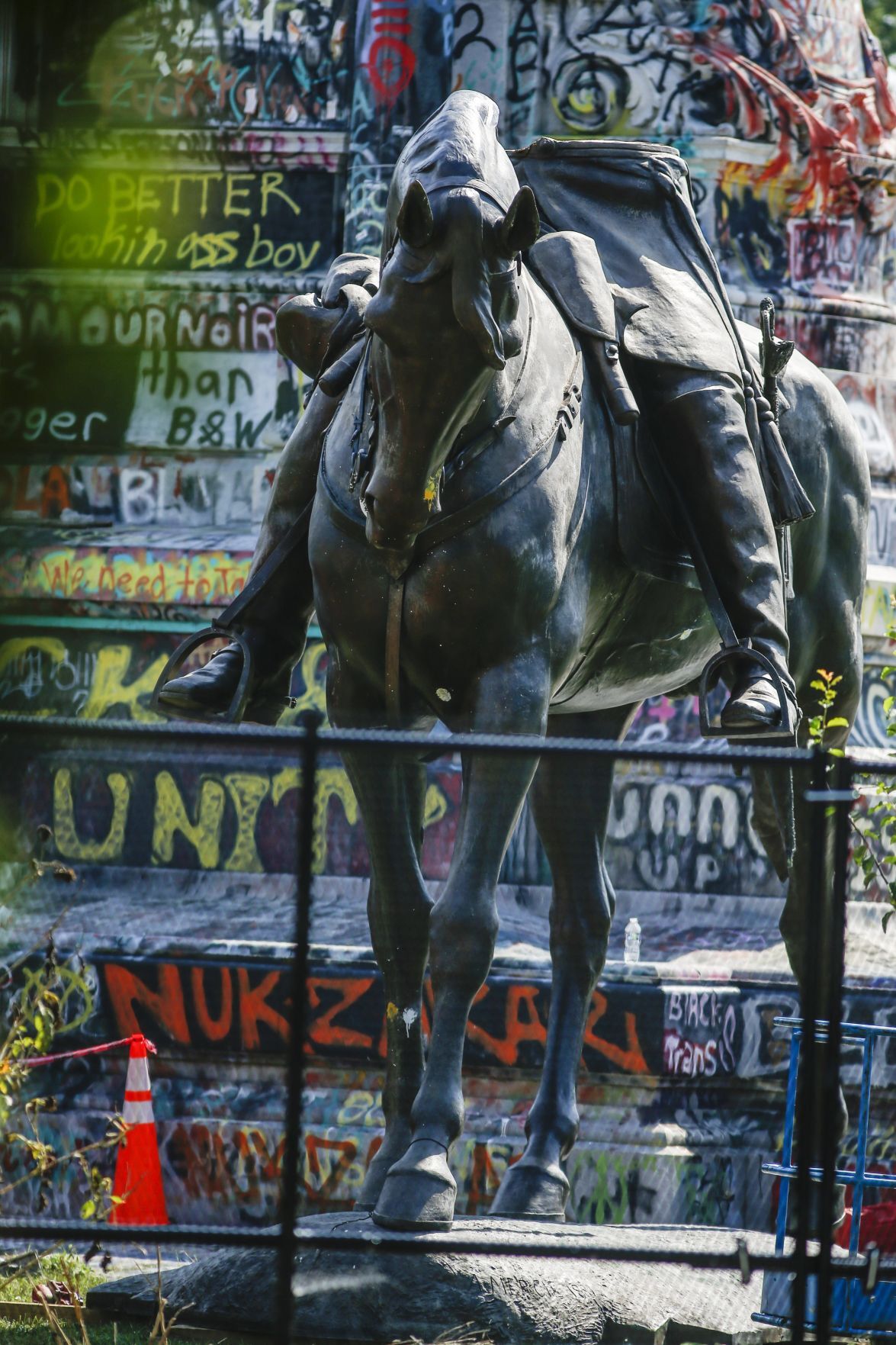 20210908_MET_STATUE